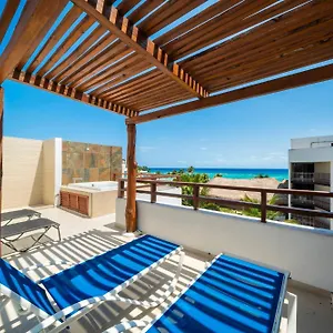 Beachfront Penthouse With 3 Bedrooms & Ocean View - Nubes Holiday home